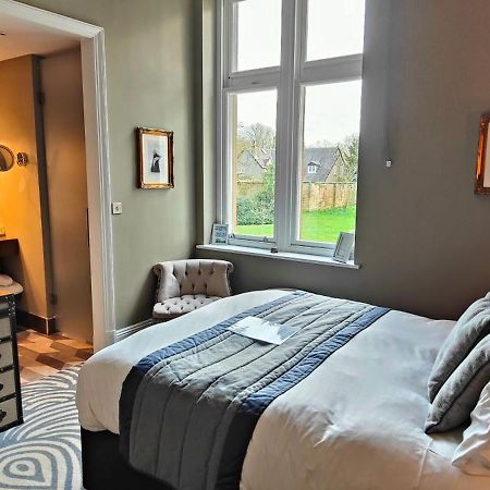 Oddfellows On The Park Cheadle  Exterior foto A bedroom at The Old Bank Hotel