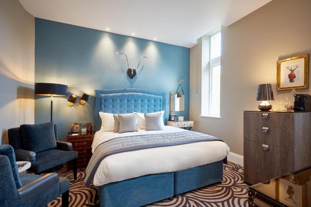 Oddfellows On The Park Cheadle  Quarto foto A bedroom at The Ivy Collection