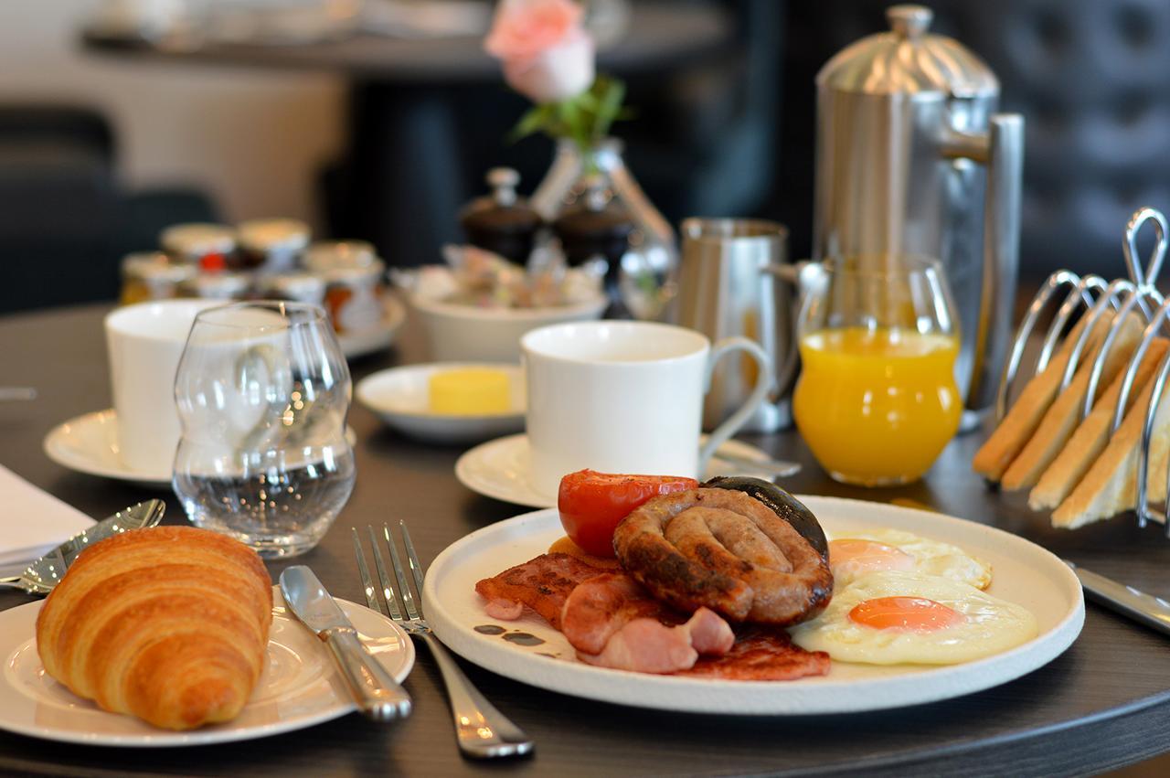 Oddfellows On The Park Cheadle  Exterior foto English breakfast