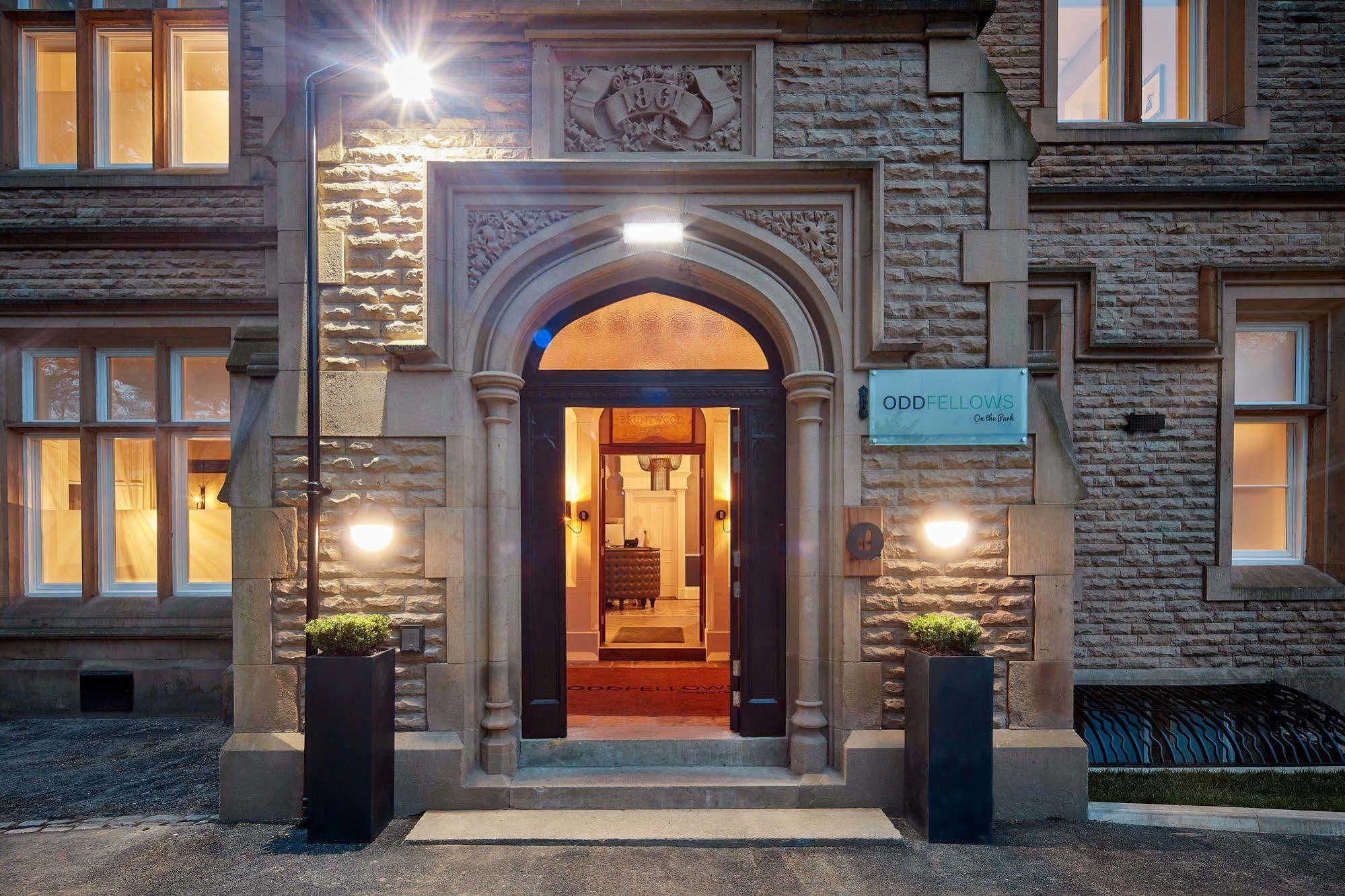 Oddfellows On The Park Cheadle  Exterior foto The entrance to the hotel