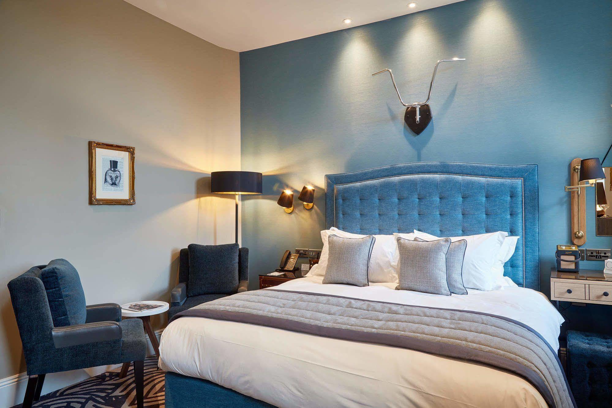 Oddfellows On The Park Cheadle  Exterior foto A bedroom at The Old Bank Hotel