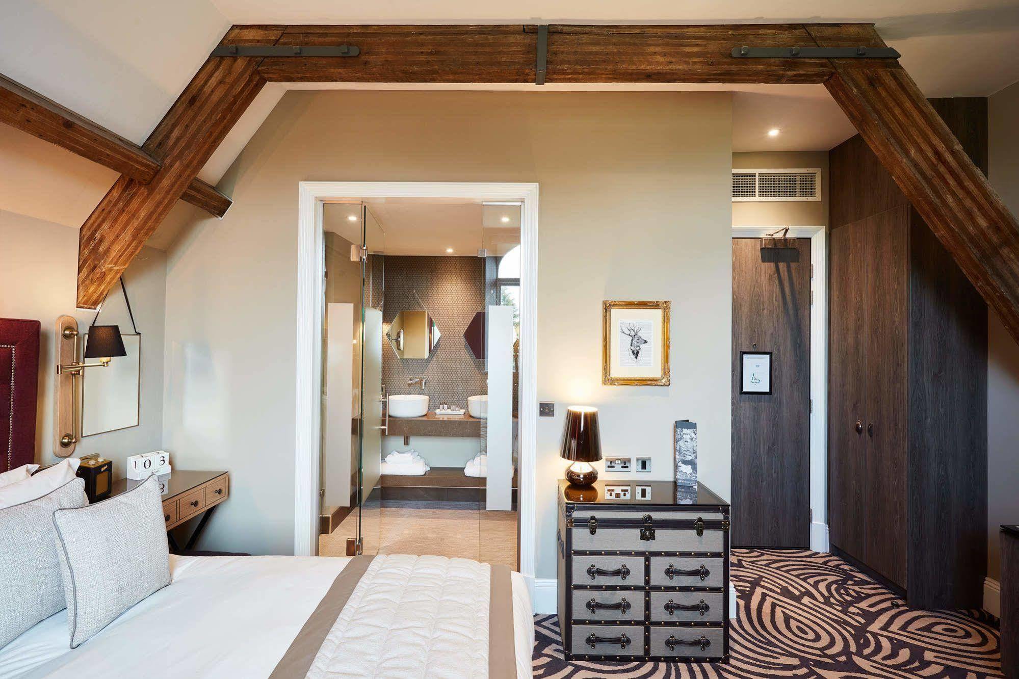 Oddfellows On The Park Cheadle  Exterior foto A room at the hotel