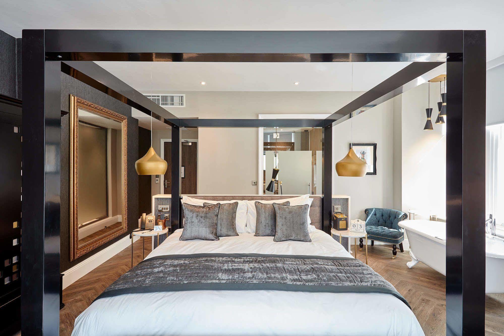 Oddfellows On The Park Cheadle  Exterior foto A bedroom at The Ivy Collection