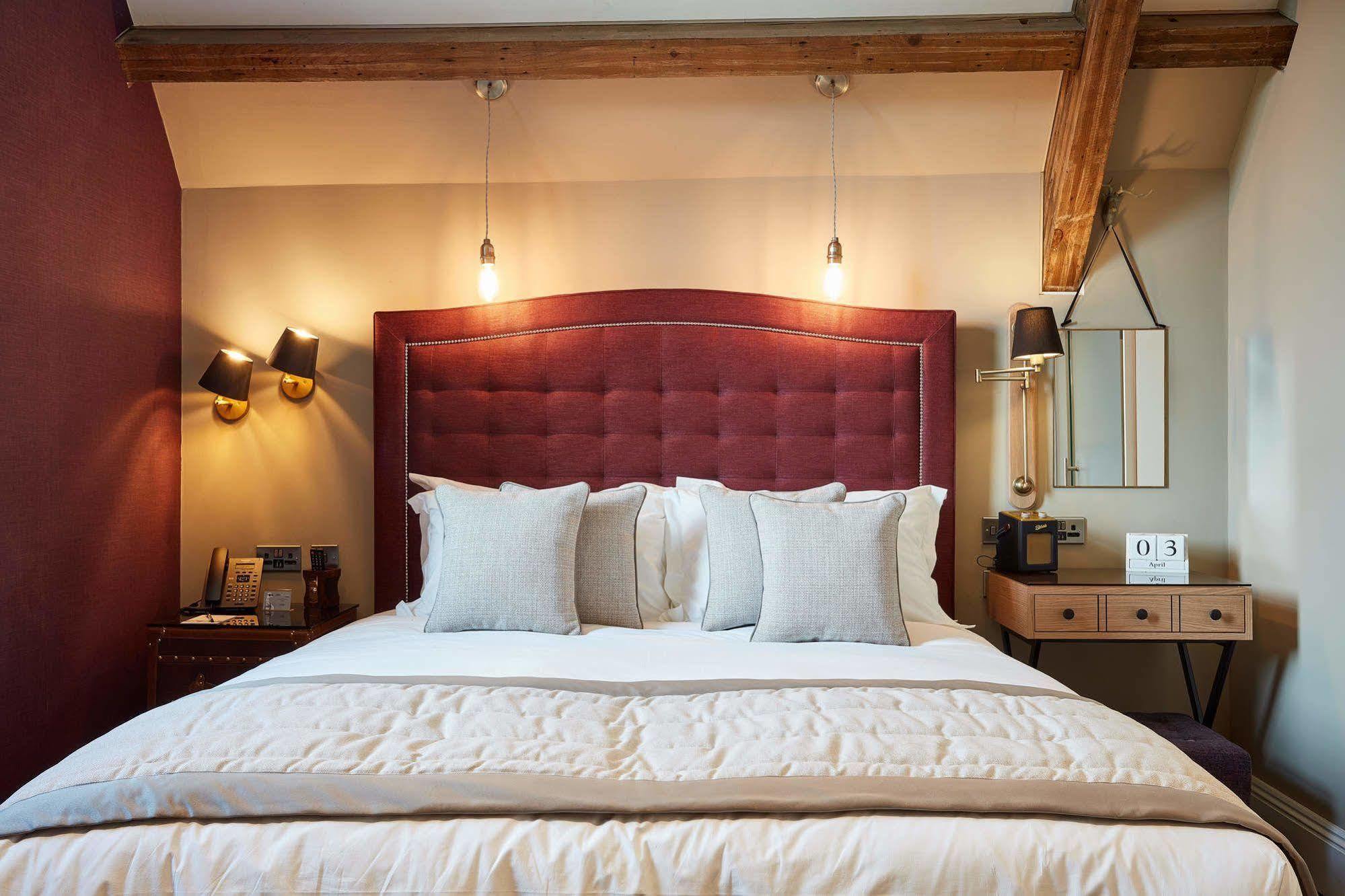Oddfellows On The Park Cheadle  Exterior foto A bedroom at The Swan Hotel